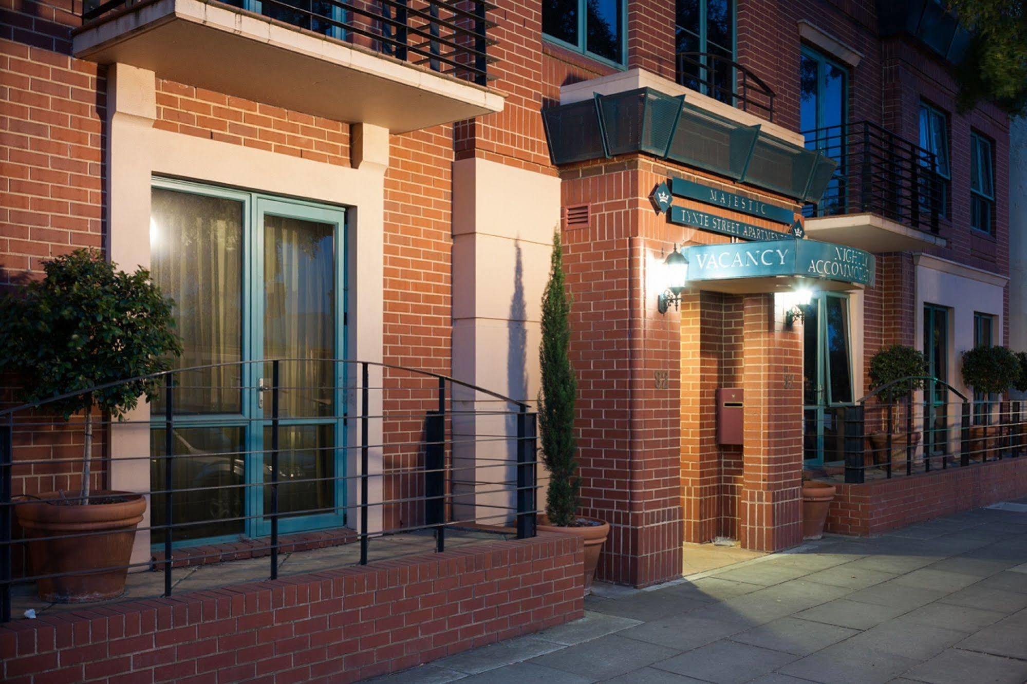 Majestic Tynte Street Apartments Аделаида Экстерьер фото